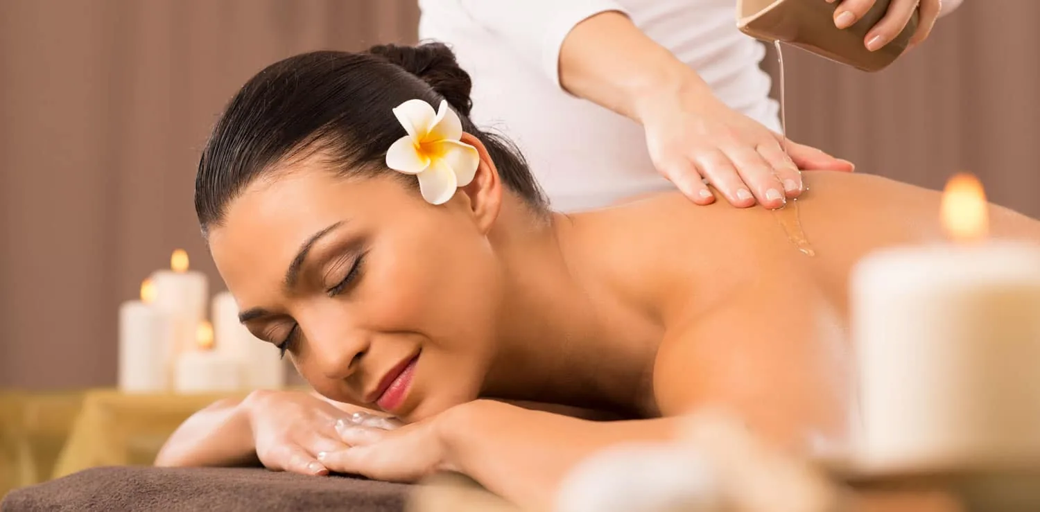 Warm oil massage with frangipani and candlelight — representative image